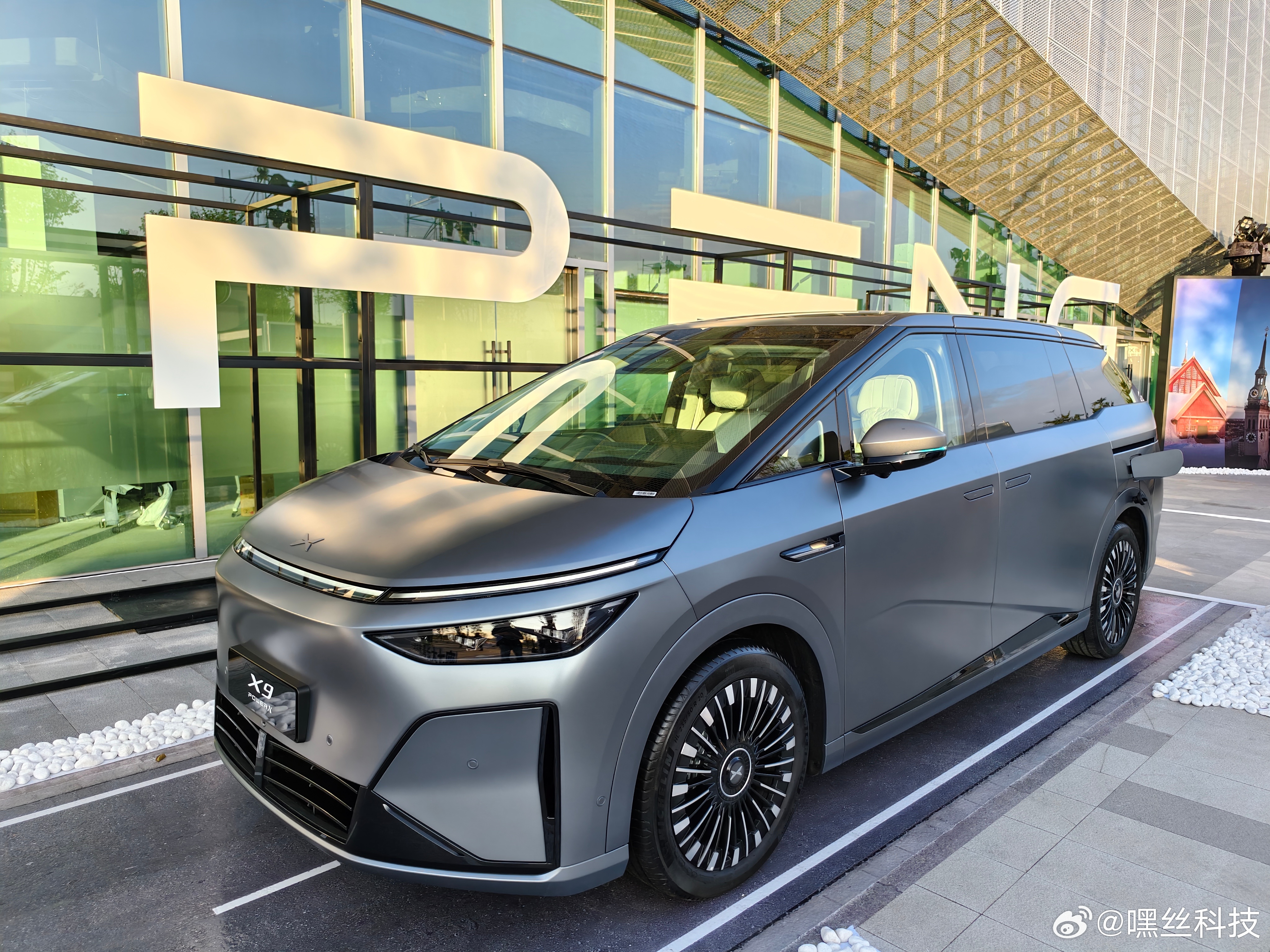 小鹏X9超级增程就来了！“家用大七座”在续航、空间与舒适上获得全面升级。以160