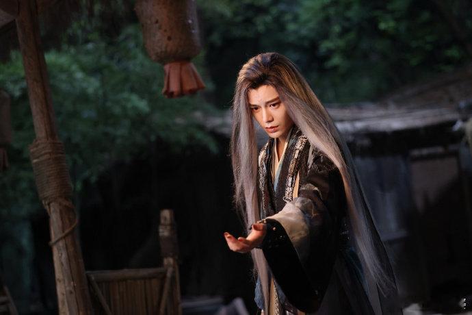 #丁禹兮心碎银渐层#丁禹兮黑化魔尊妆，心碎银渐层子期，眼眶好红，好心疼#丁禹兮黑