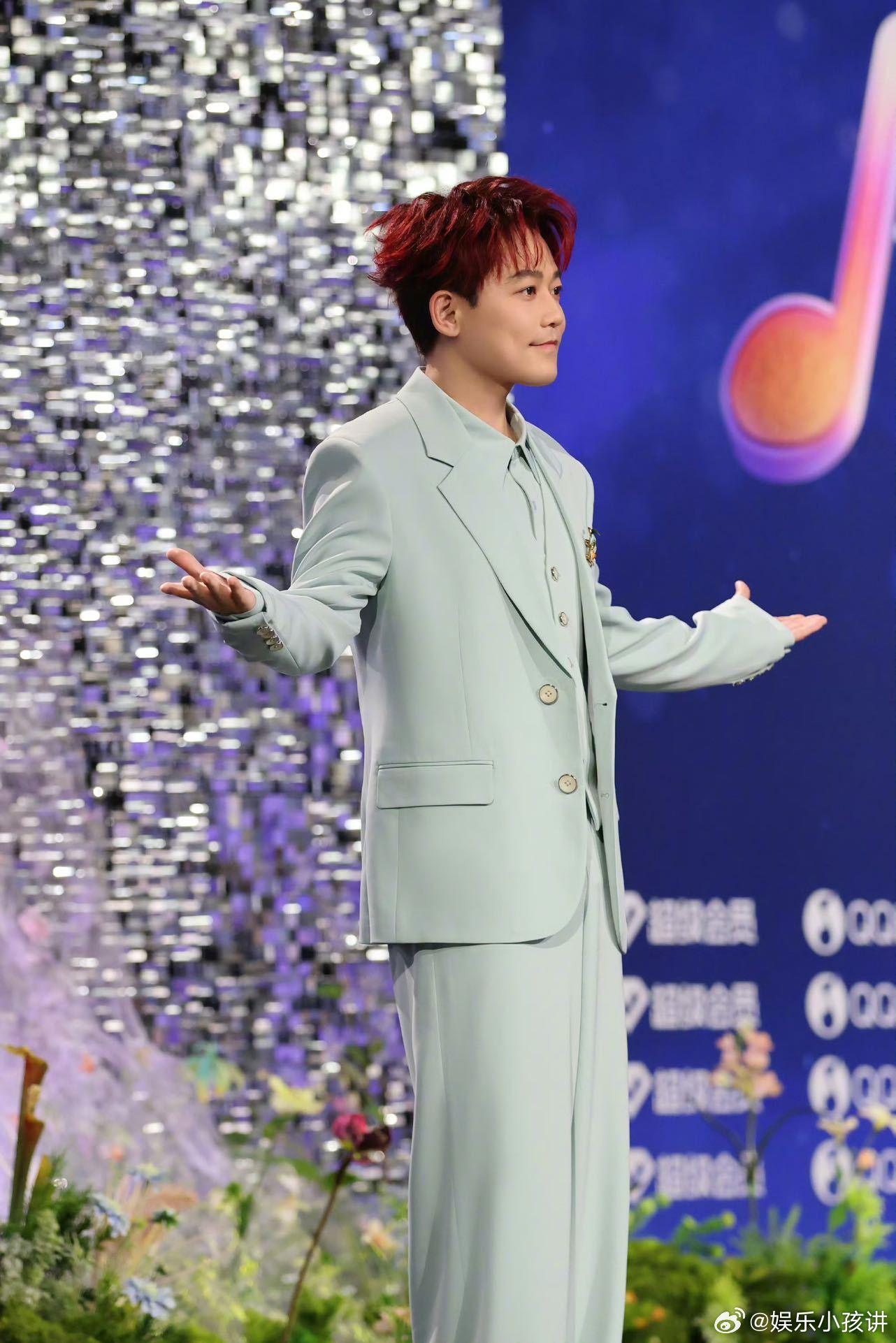 苏醒连续三年巅峰实力歌手 连续三年捧杯，苏醒用作品证明实力！超级巅峰之夜的舞台上