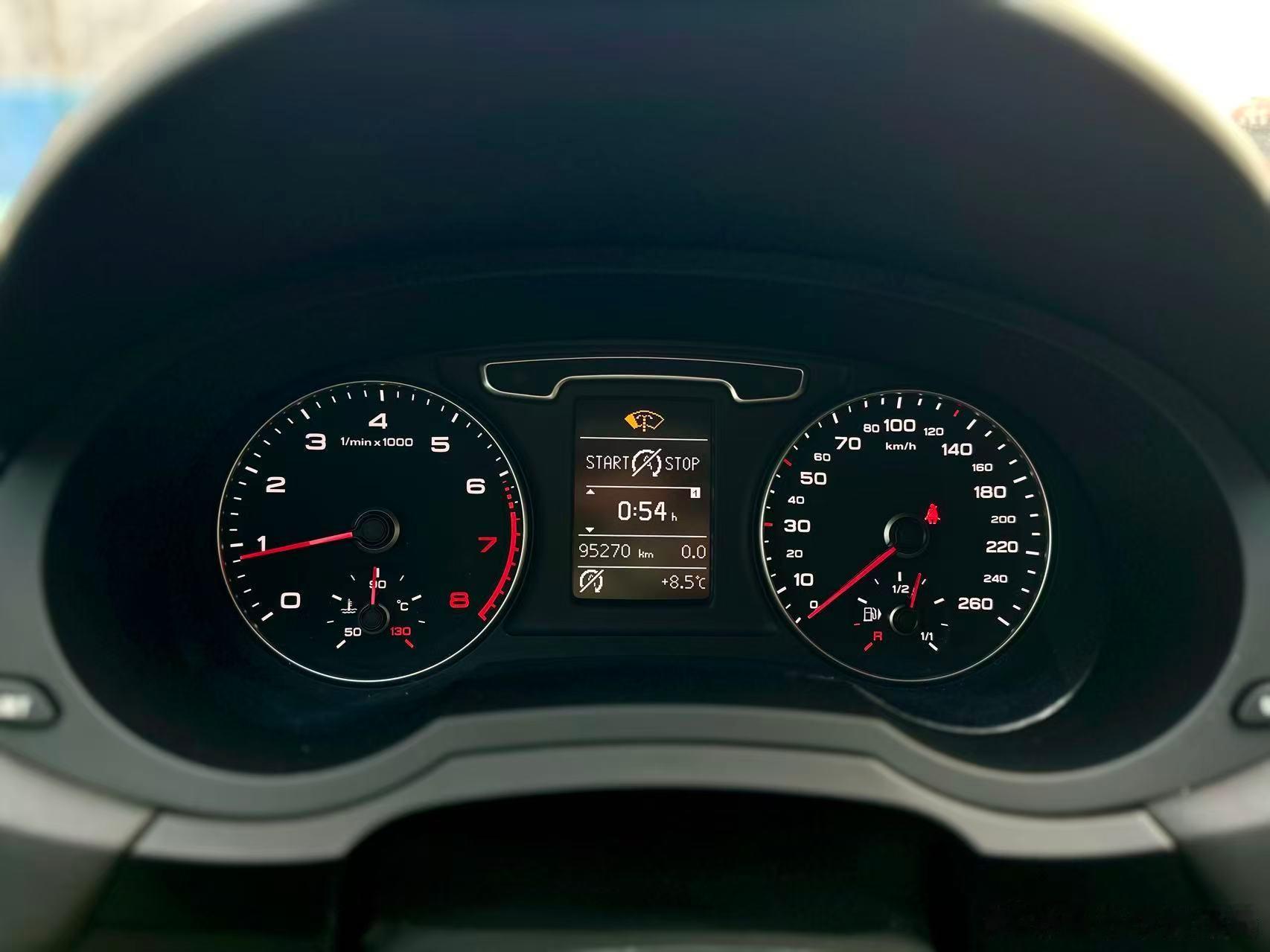 14年7月上牌奥迪Q3 35TFSI 舒适型指导价31.6万那款…白外棕内女士一