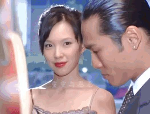 以前的女演员坐着都能看出好身材 