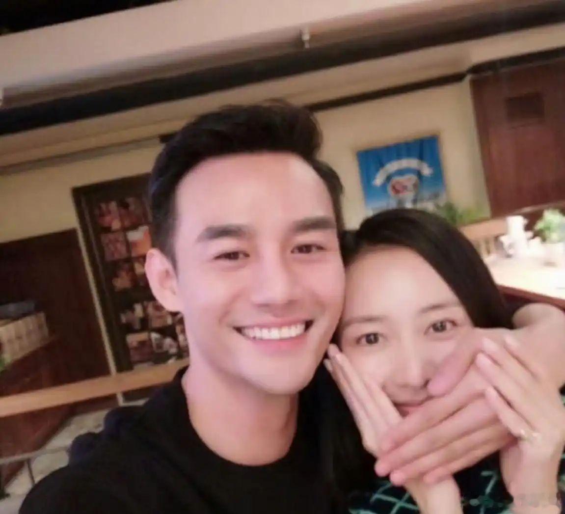 王凯王鸥这波同框好戳人娱乐圈异性老友能处近十年，属实少见。王鸥生日晒合照，王凯搂