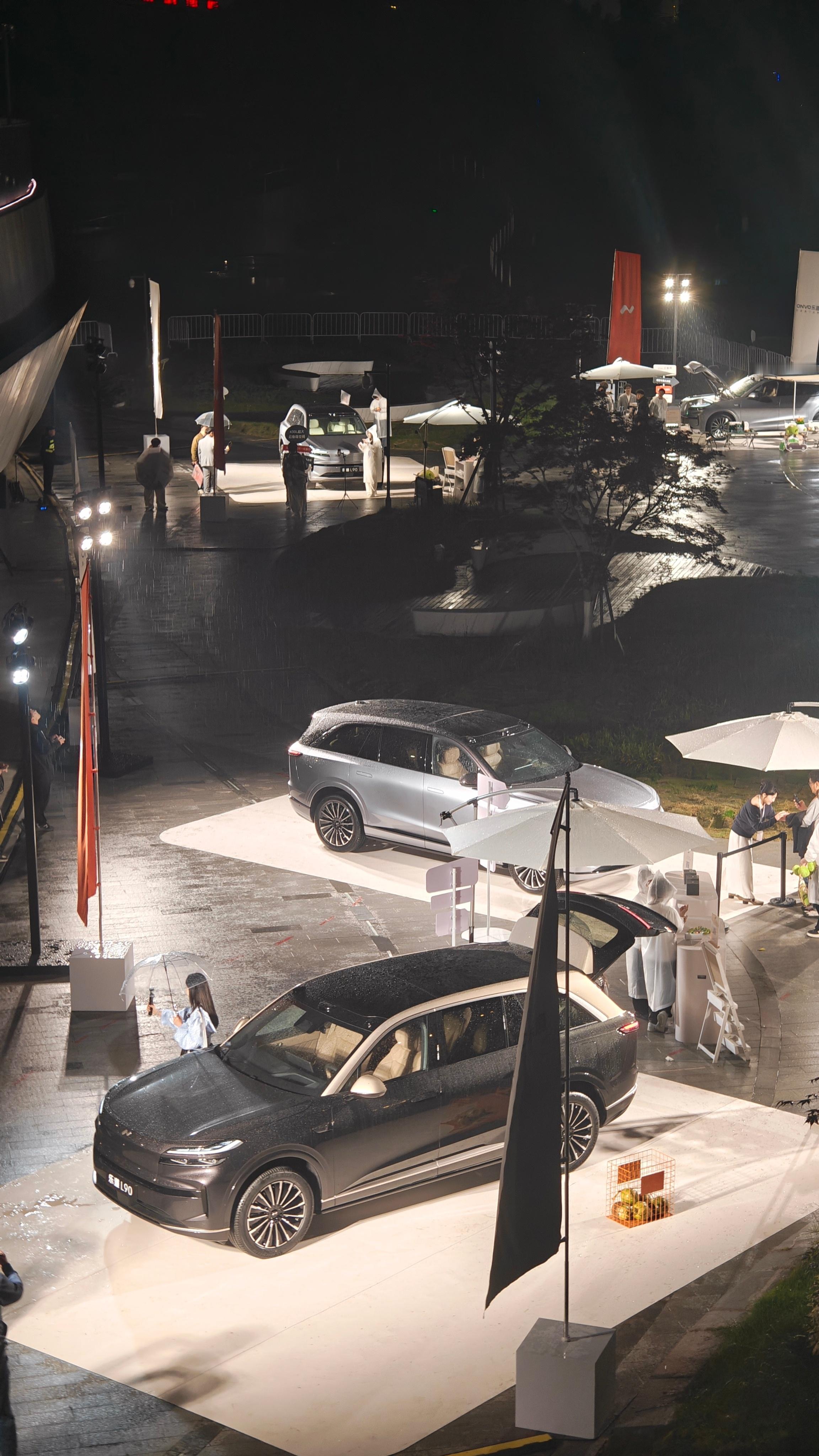 （重点是图一），这角度像洋娃娃了。每逢发布就下雨，见水生财，祝大卖！乐道汽车新能