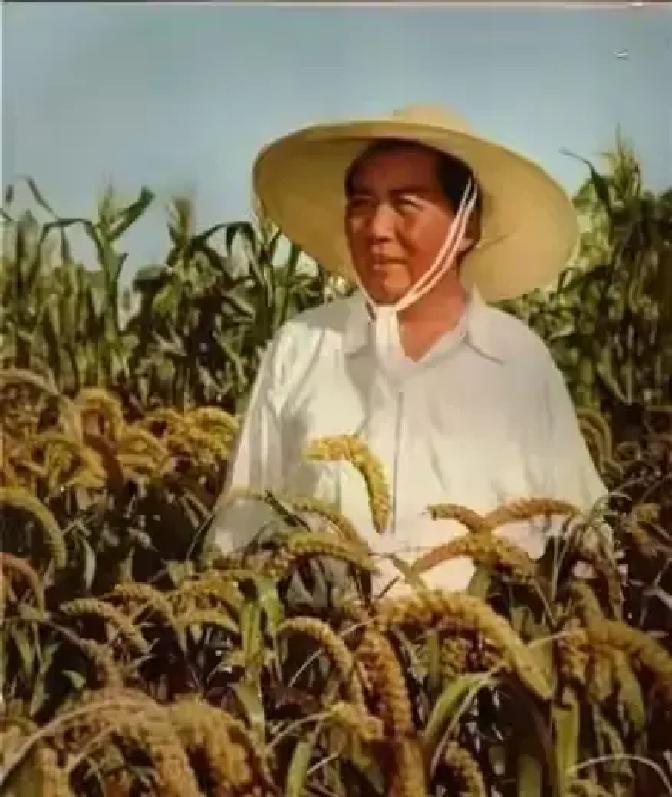 他走了这么多年了，为什么人民群众还如此爱戴他，怀念他呢？
去年腊月我去了一趟延安