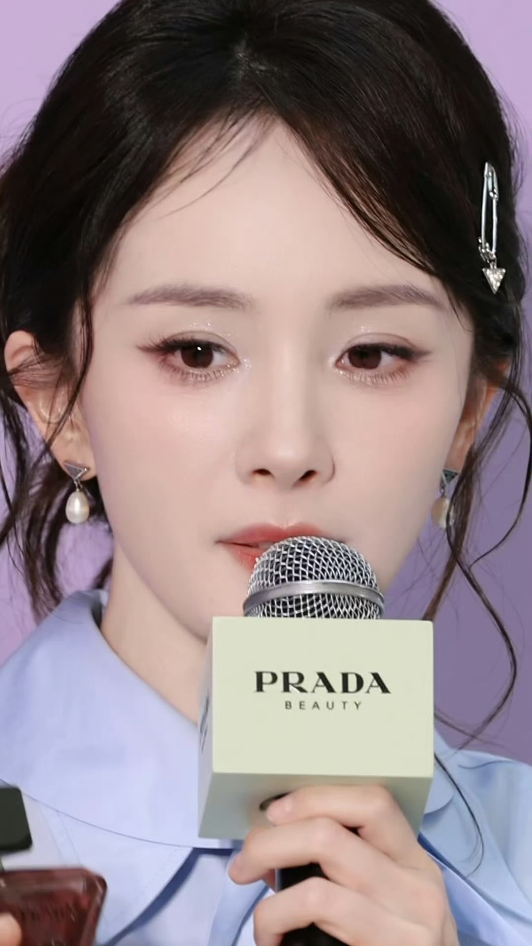 杨幂 ｜ Prada Beauty 上海活动苍天呐！杨幂已经美到不知天地为何物！