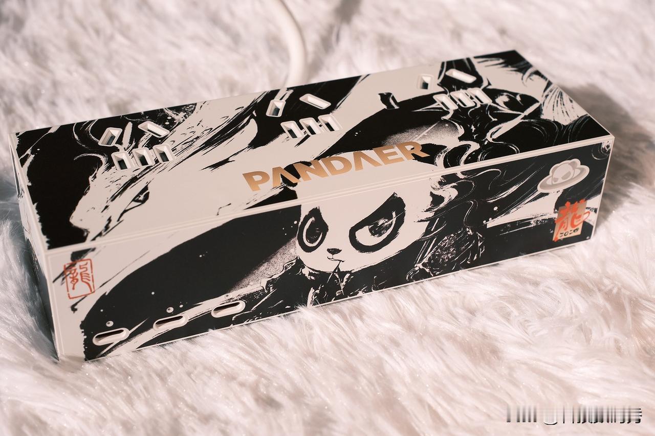 众所周知，魅族PANDAER 120W 桌面超级充电站 PRO功能相当齐全，三个