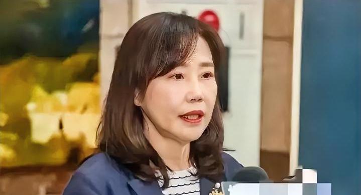 4月21日，针对赖清德被迫取消窜访斯威士兰，尹乃菁呼吁中国大陆克制，减少打压，给