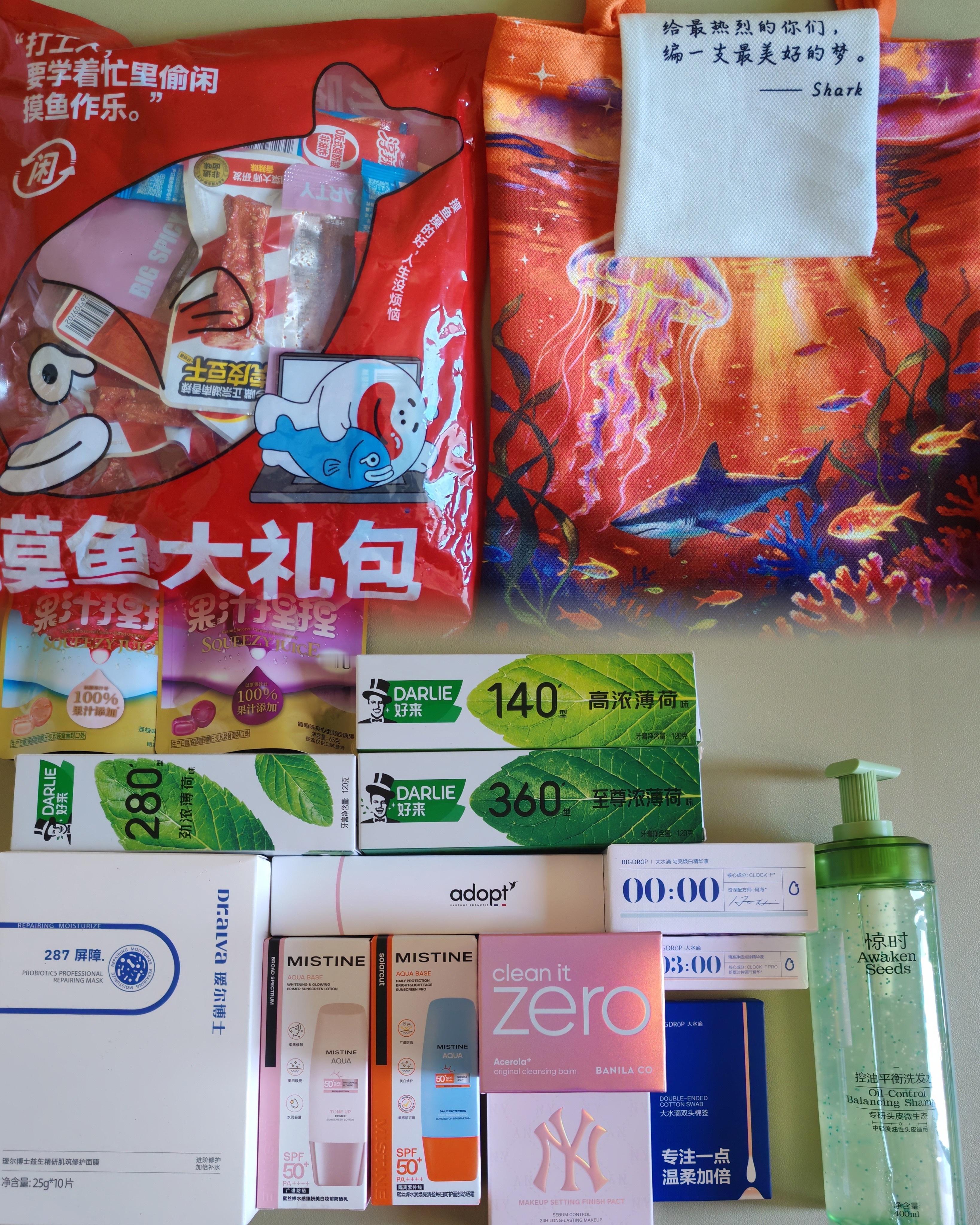 别人家粉丝:为爱发电柯淳家粉丝:被爱供电好家伙，柯淳亲手给粉丝打包了800个礼盒
