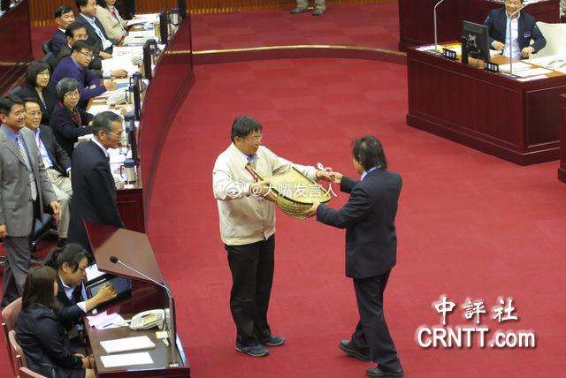 王世坚打脸民进党称没出息无关统战   王世坚这位铁杆绿蛙，本不该获得大陆网民这么