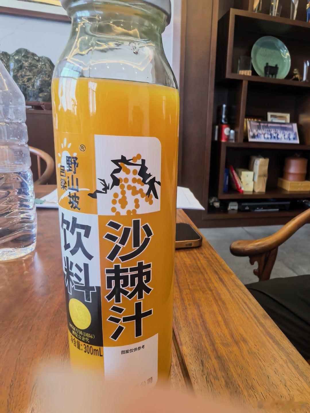 很多年没喝到沙棘汁了，以前有人会给我定期寄的~今天喝到，喝不动了，觉得甜不过今天
