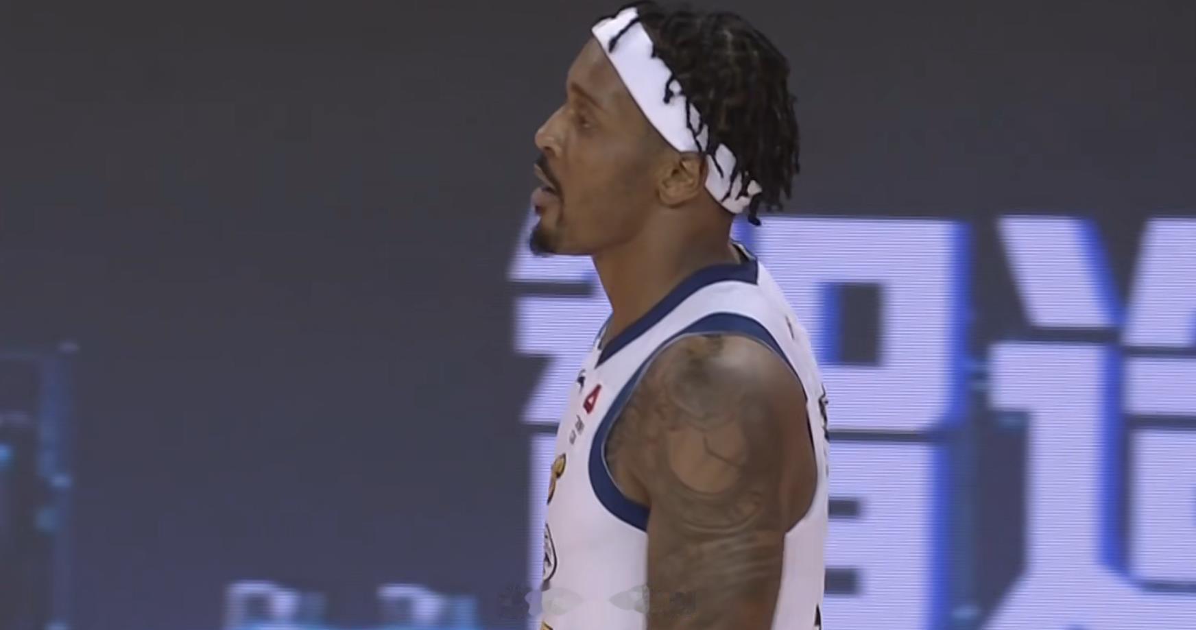 广厦男篮vs吉林男篮 广厦爆冷客场输给吉林！有一个数据，这两个赛季，巴里-布朗三