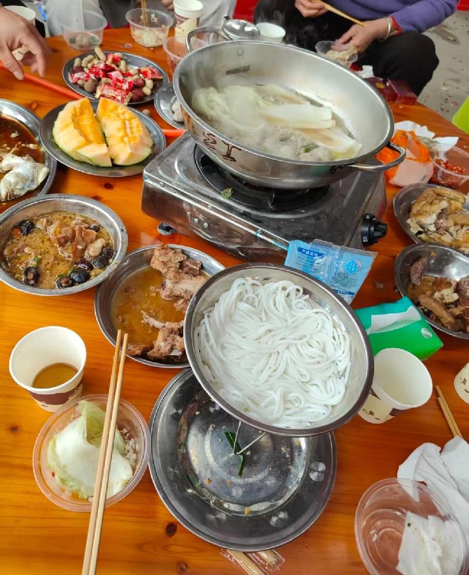 我活了这么大岁数，还是头一回吃到这么寒酸的酒席，说出来都没人信，我自己就是广西本