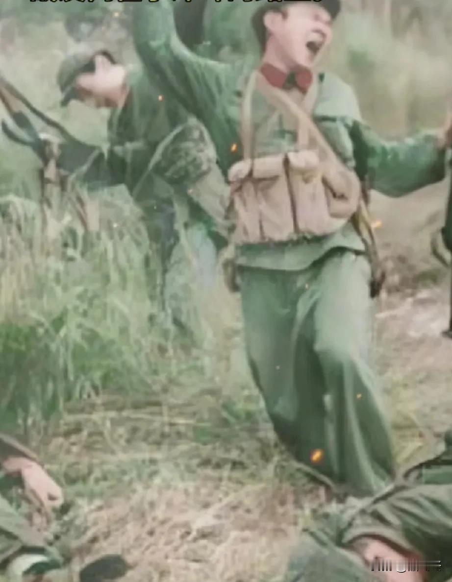 这是战地记者拍下的真实画面！
老山前线，一名名战士倒在了冲锋的路上，这一幕让人震