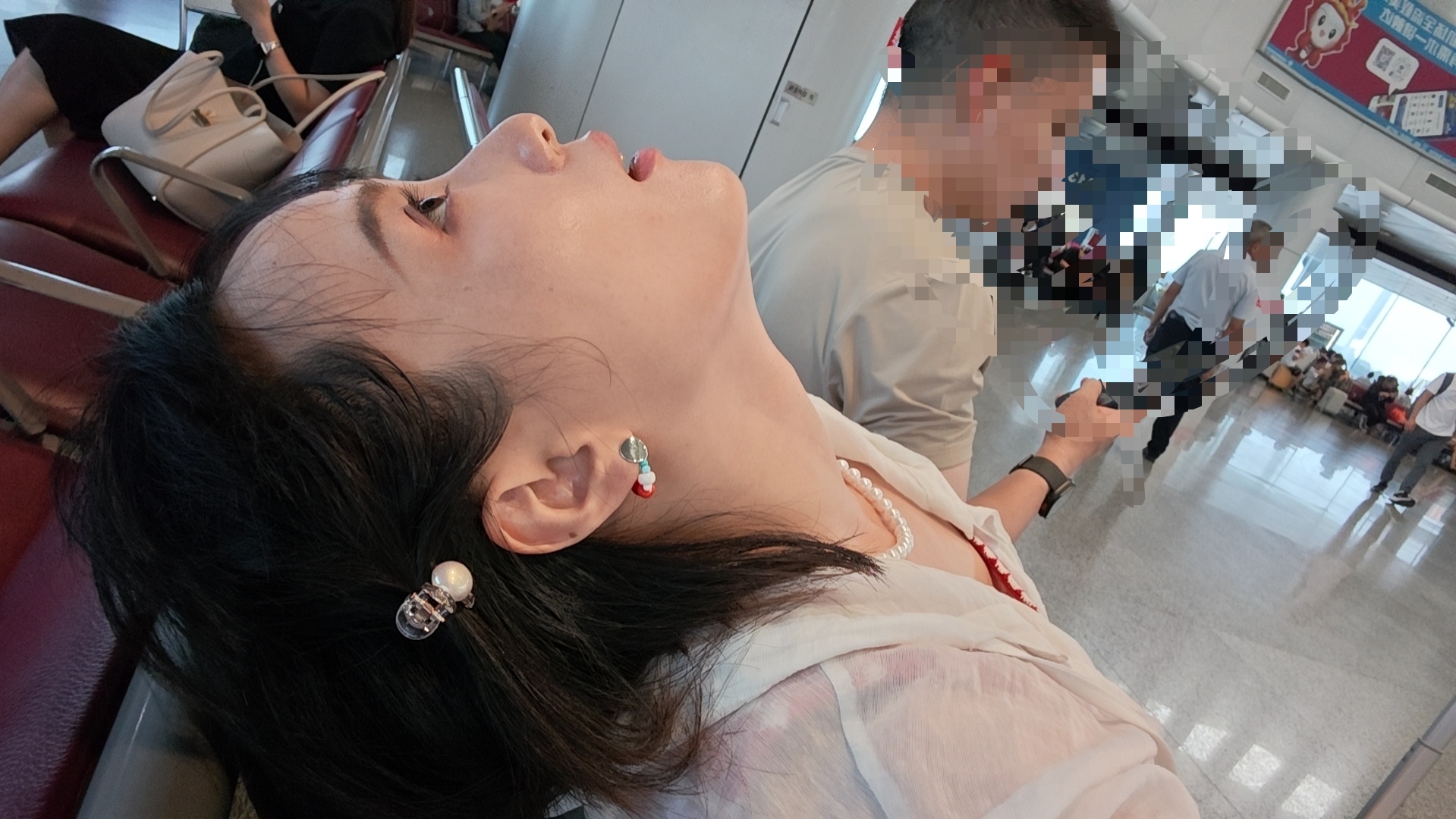 接上条，我说的吊脖子是平躺……不是趴着……严重的还是先看医生先拍片儿付卷卷付卷卷