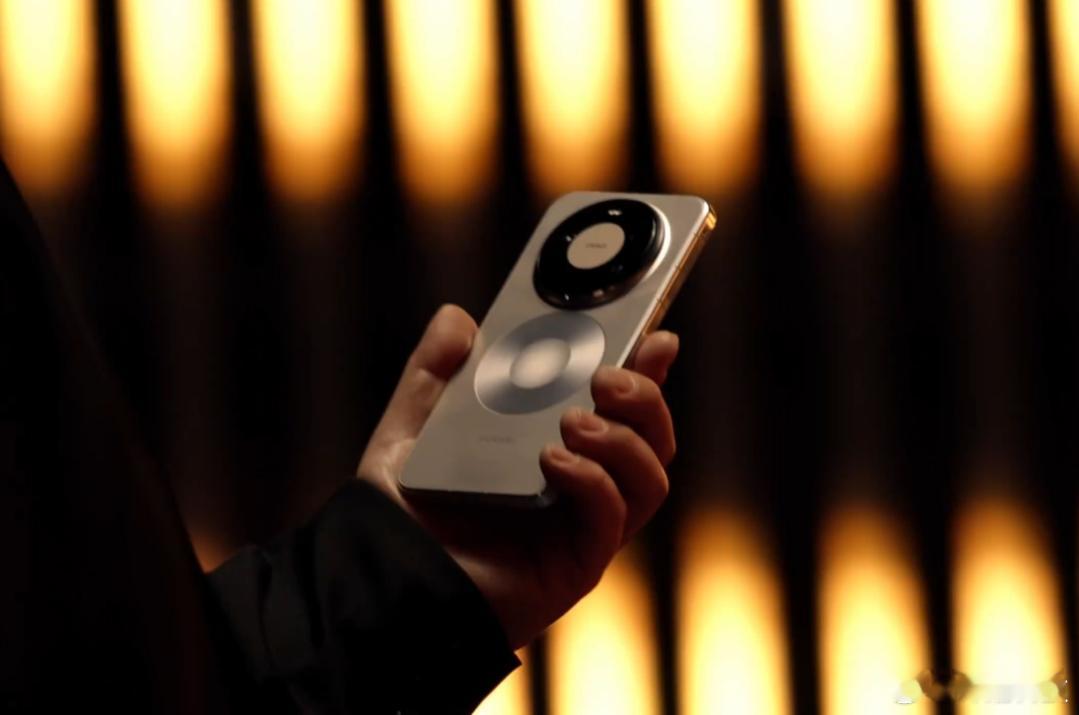 华为Mate80系列，那必须是用的新设计啦~