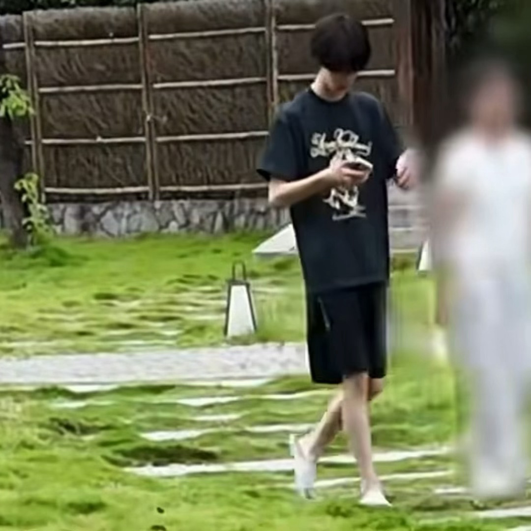 李煜东你美腿给我嗦嗦 ​​​