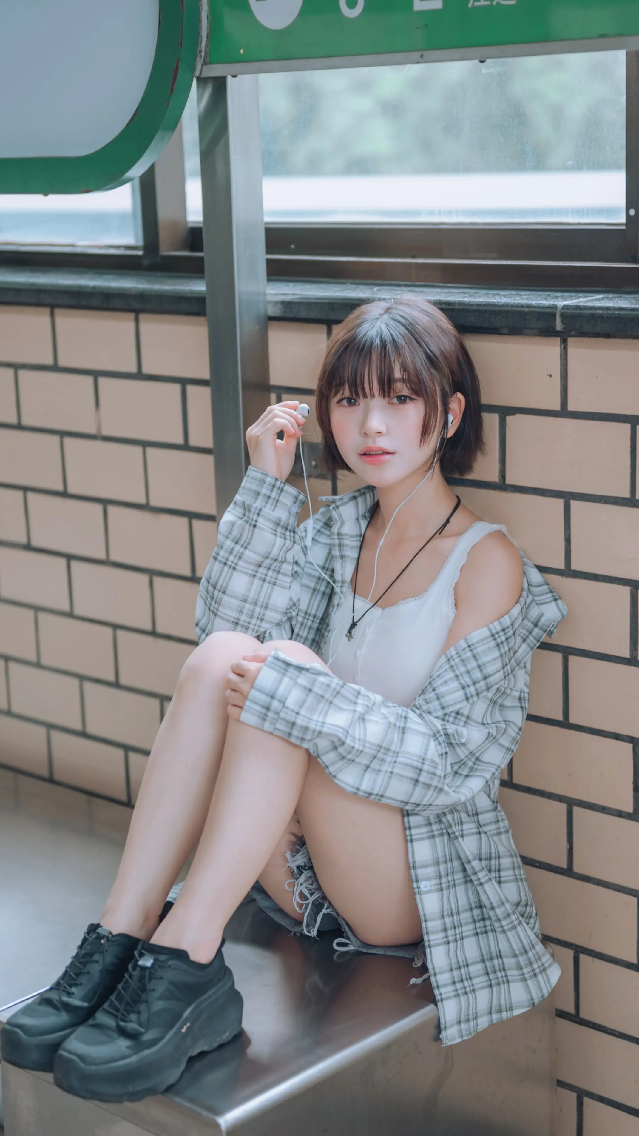 短发女生 分享照片没有文案 美女图集 好看的小姐姐
