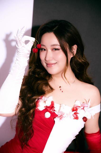锤娜丽莎上歌手不用等到50岁了歌手2026终于不用靠模仿出圈，锤娜丽莎站在歌手的