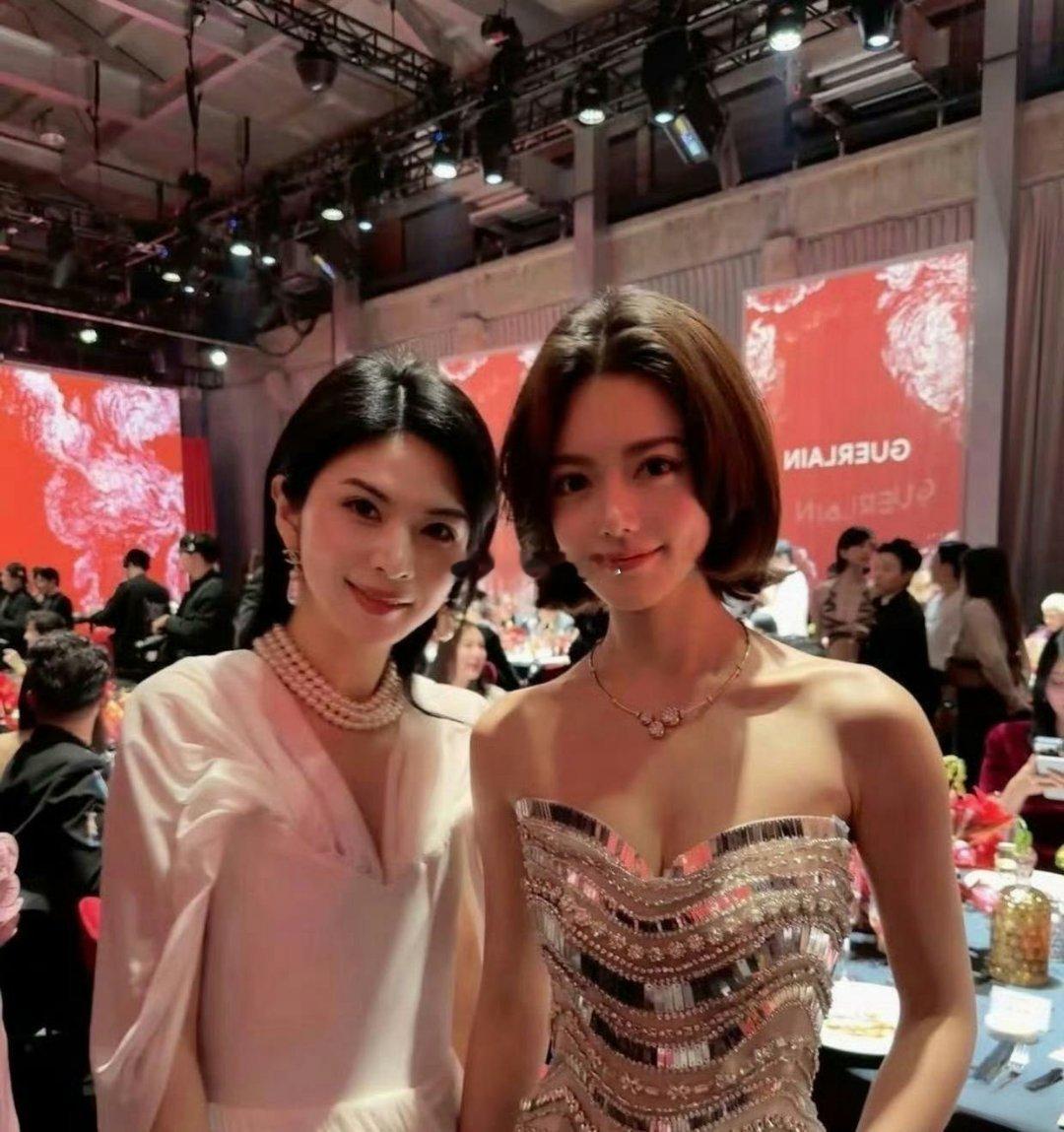 我天，赵今麦美成啥样了，这个造型美的好有冲击力 ，我都没认出来！孙怡赵今麦同框 