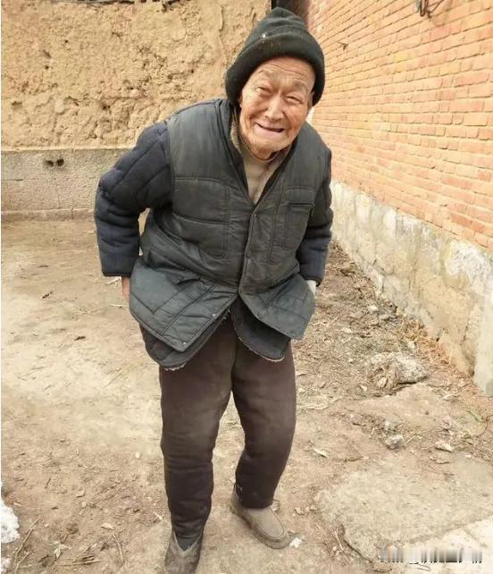 我老公家村有一个，无父无母，无儿无女，是个哑巴，不会说话，但是耳朵能听见，看他可