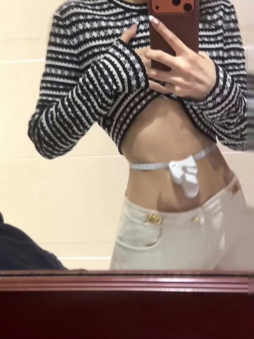 我抛了个硬币闭眼许愿反正都会幸福 