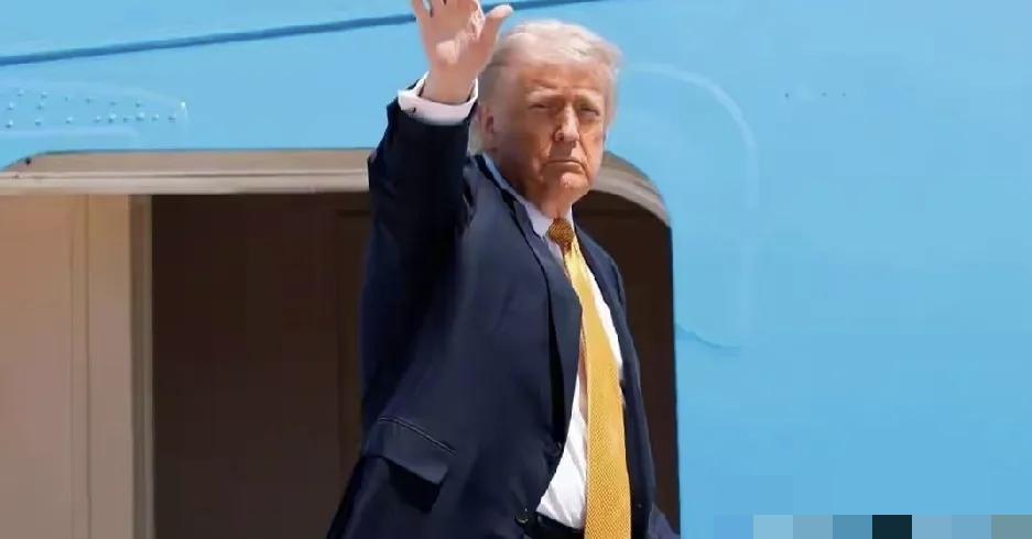 特朗普考虑的事太多，成功率太低。
       如果翻开特朗普留在公共场所和自媒