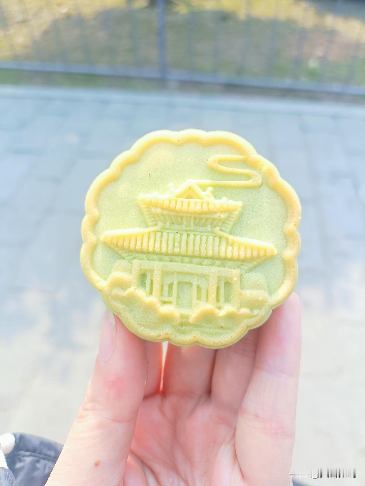 学会自我疗愈，默默做自己的摆渡人。人生的本质，便是独自穿越悲欢。
——金本《嘿！