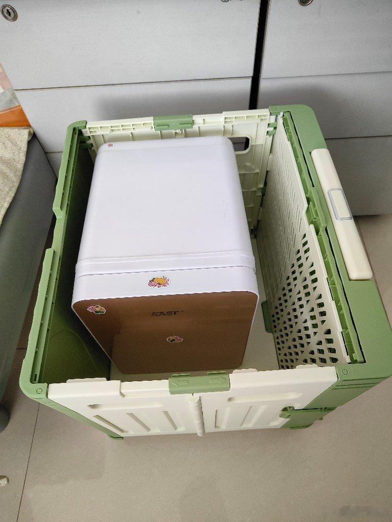 最后一刻改为买绿色款。五一之后再从北京自驾出行，每天把车载小冰箱搬去客房第二天退