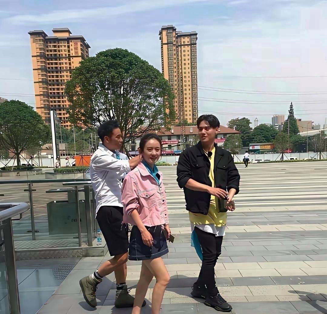 路人视角真实的赵丽颖，你们能接受吗