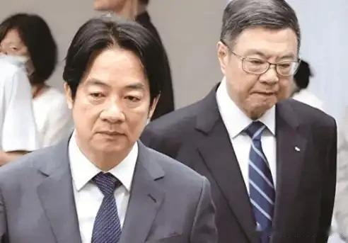 特朗普三刀砍台湾，民进党跪美反被当韭菜！岛内专家：台湾经济已到悬崖边
 
最近，