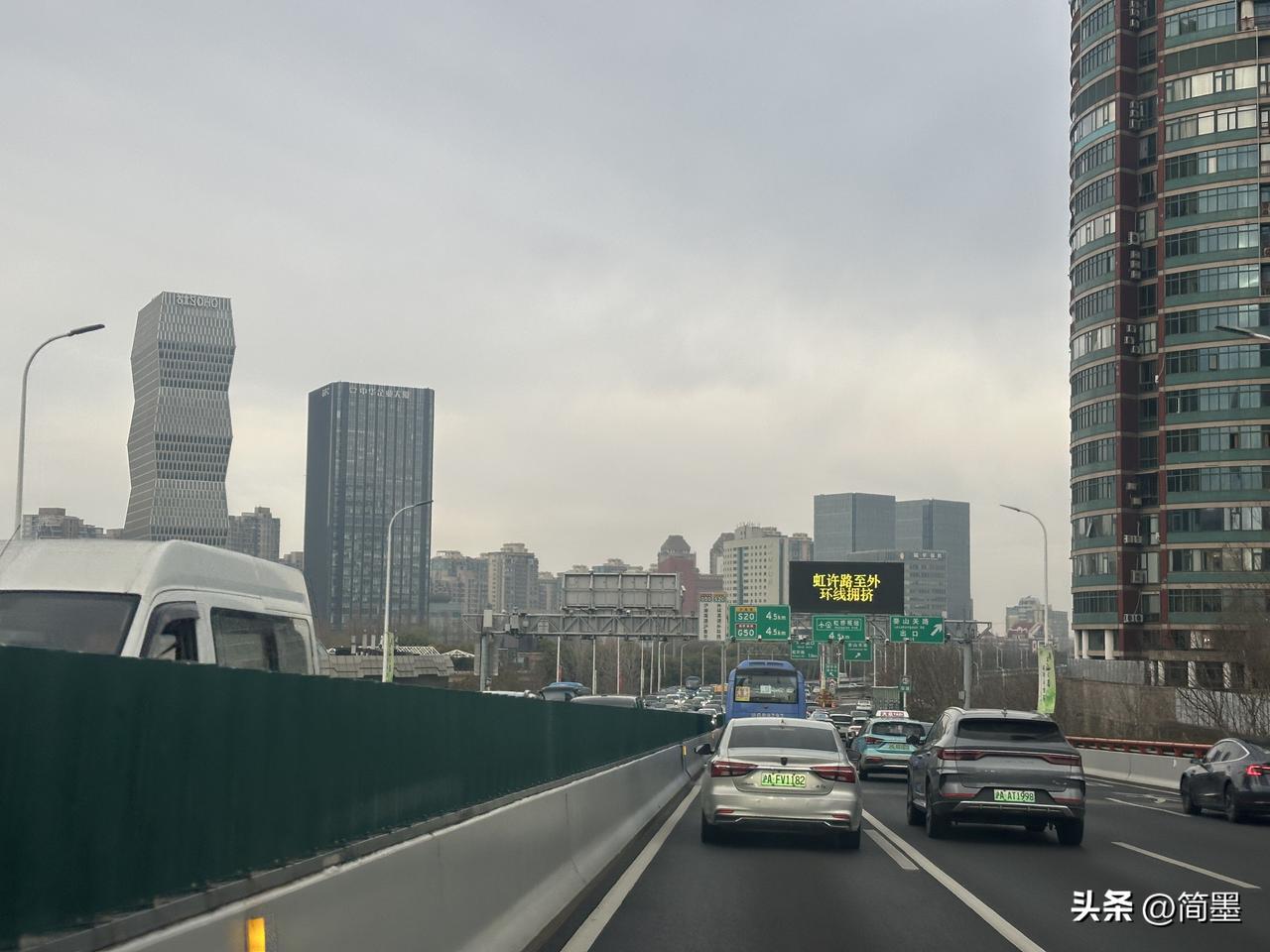 哈哈哈哈，今天我是全城最早的仔，一路上出行的司机们都非常nice。“nice”这