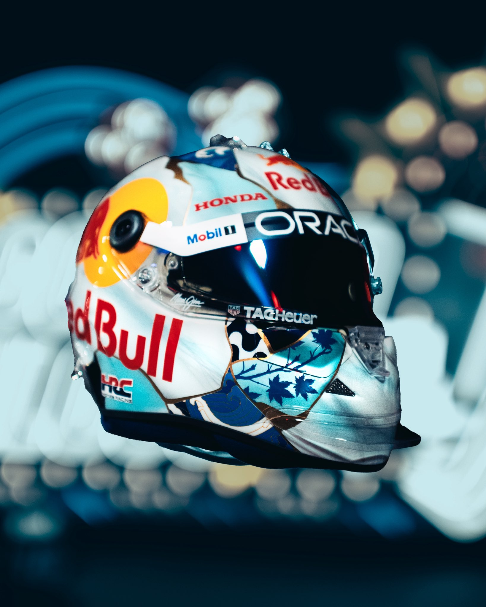 角田裕毅的拉斯维加斯大奖赛特别版盔头将进行拍卖，所得善款将捐赠给为研究脊髓损伤的