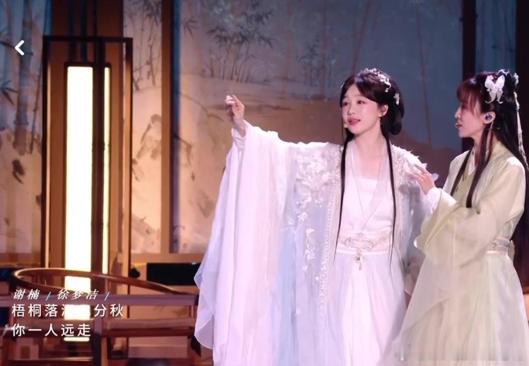 陶昕然徐梦洁双人舞 哇哦！浪姐二公舞台上陶昕然和徐梦洁的古风双人舞，就像两个小仙