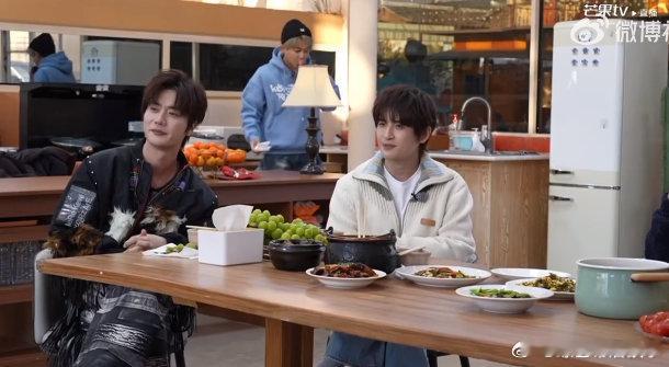 快乐老友记直播快乐老友记 哥几个直播边吃边乐，熟人局就是快乐密码。松弛感爆棚，梗