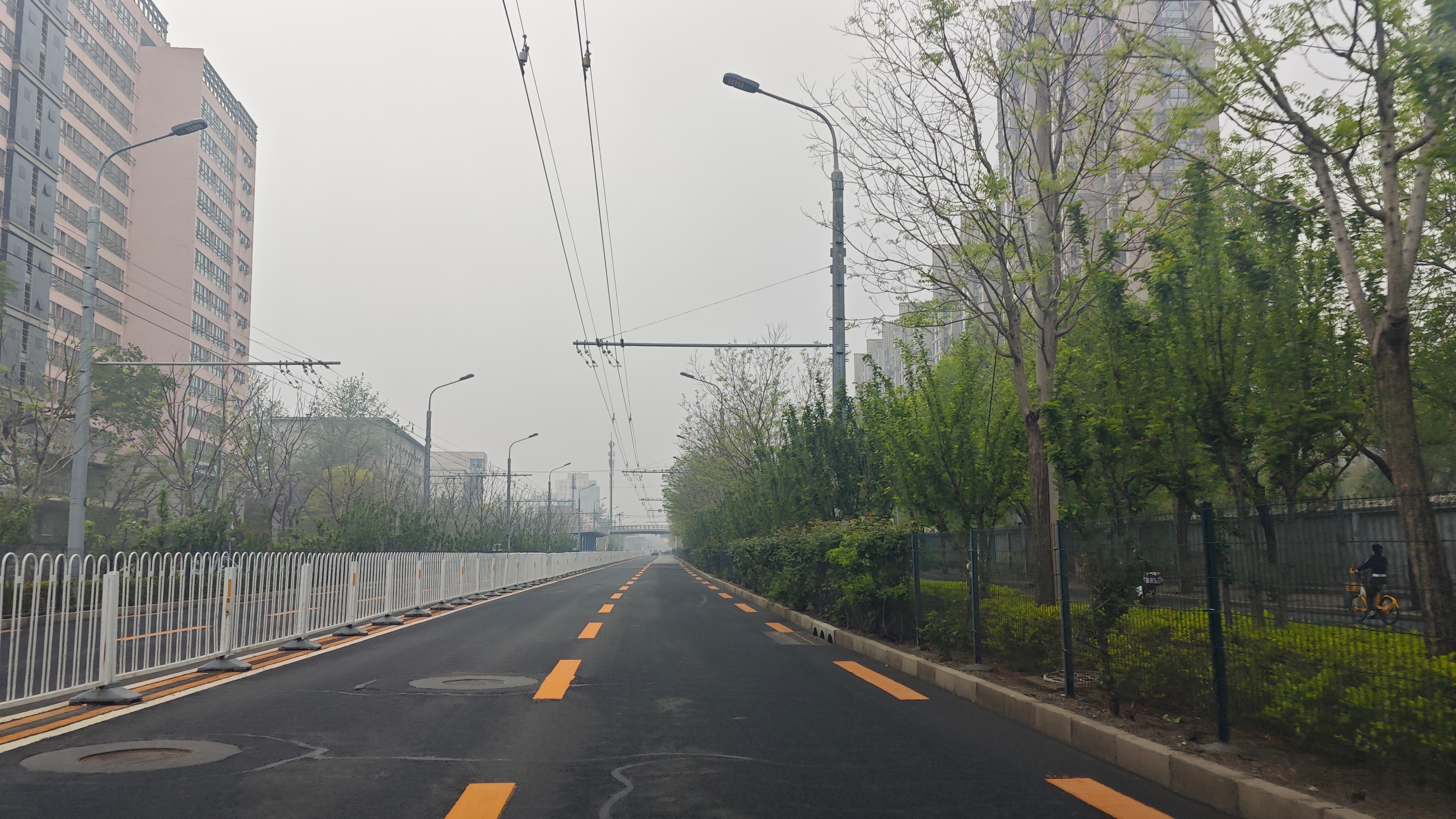 今天大家都不上班吗？大早高峰的朝阳路上几乎没车，开出假期的错觉了 北京·定福庄