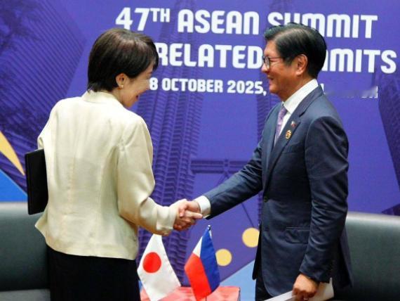 中国陆军刚官宣一个重磅好消息，日菲两国先坐不住了。陆军首次具备中远程防空反导能力
