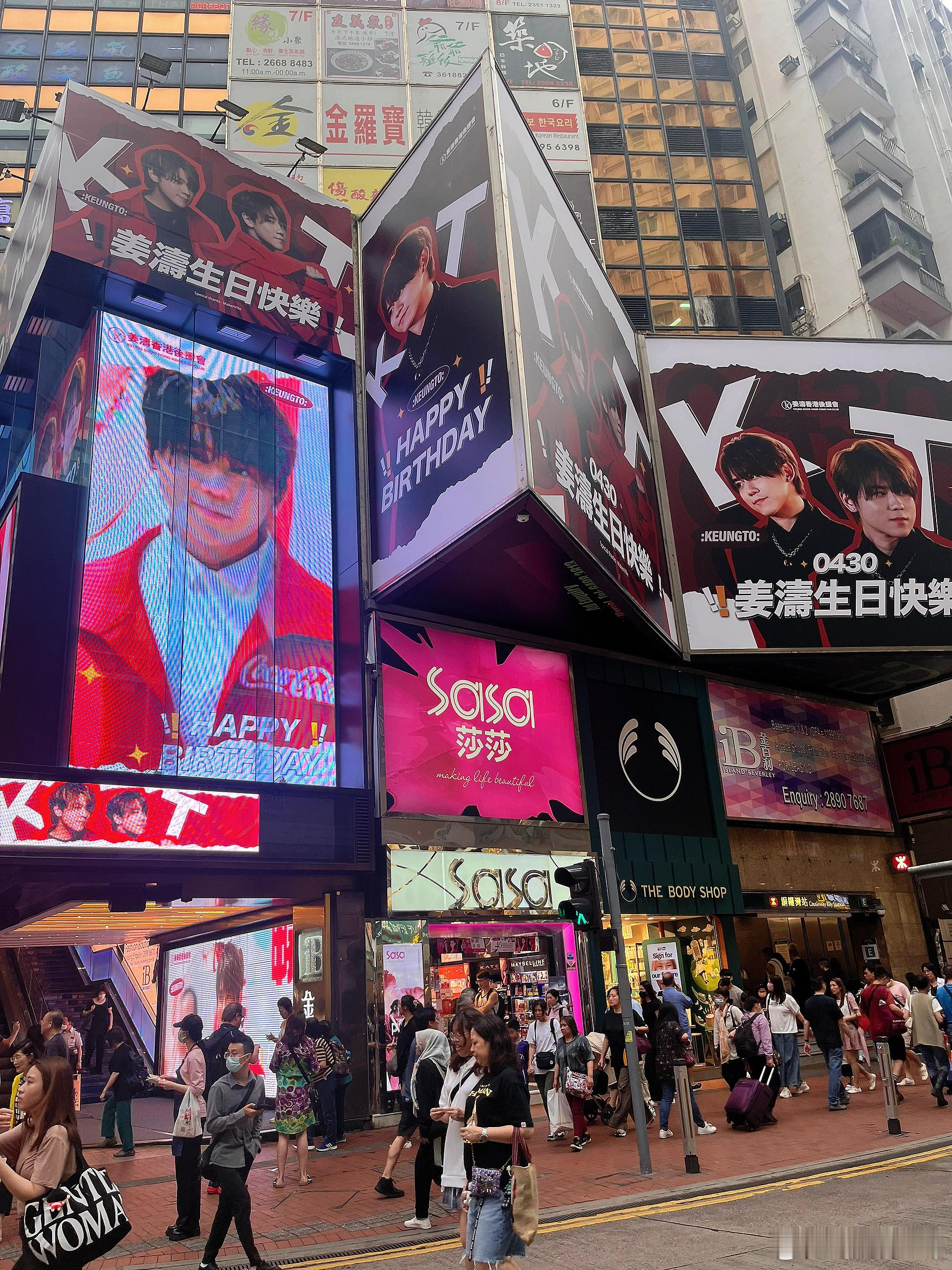 香港 姜涛湾本以为香港“姜公诞”过了两天就不会这么多人，没想到还是一大堆人在铜锣