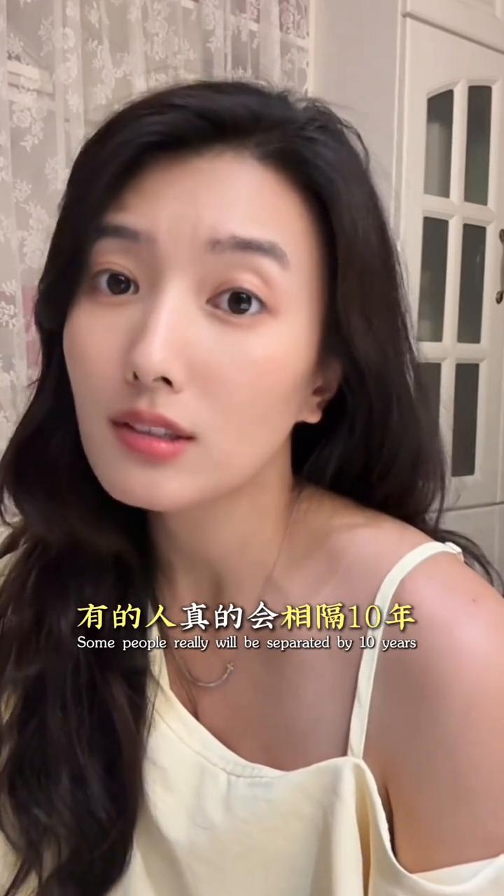 你信不信，有的人真的会相隔10年还是一如既往的喜欢你。有句话叫做：年少不可得之物