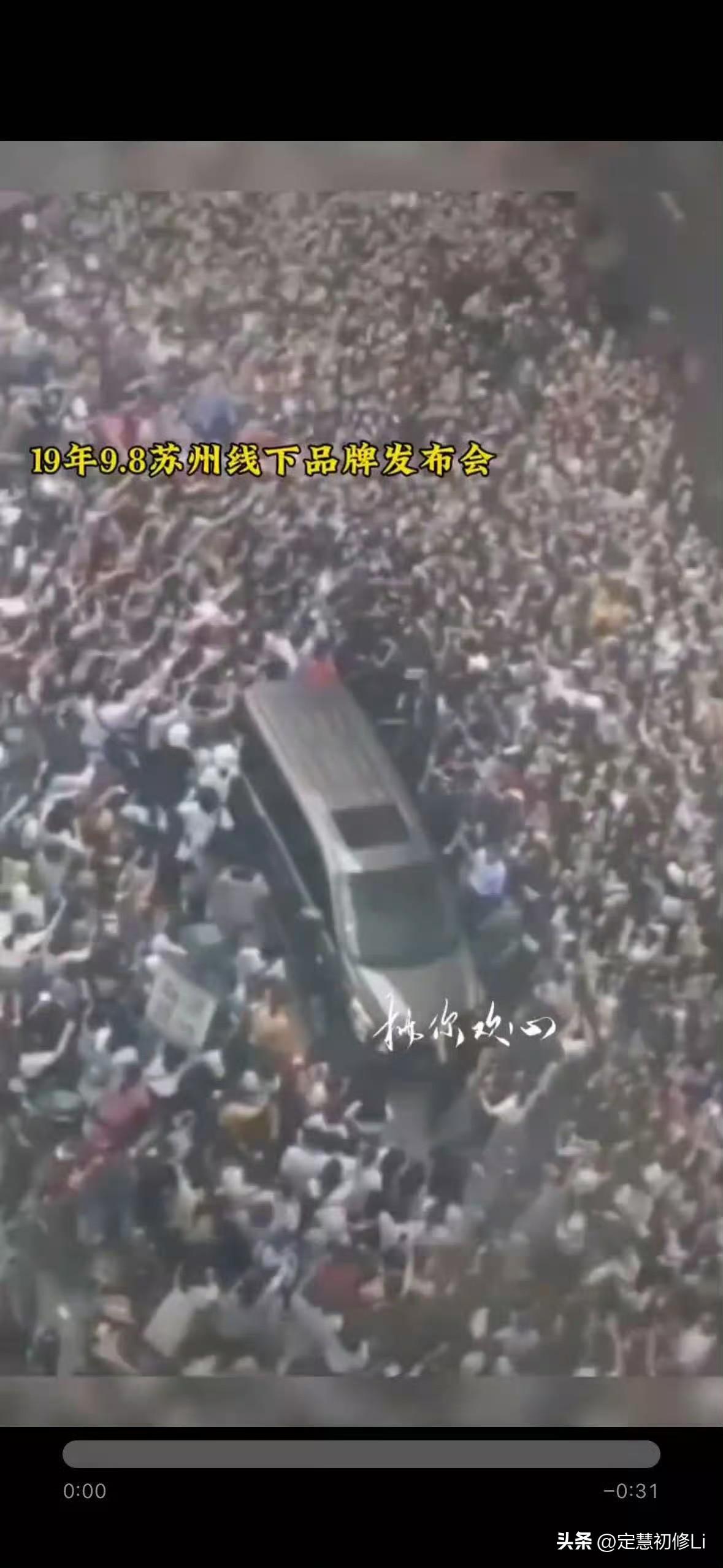 肖战商务行程根本无法公开，公开了线下安保无法承受，当地也不敢审批。所以肖战爆火后