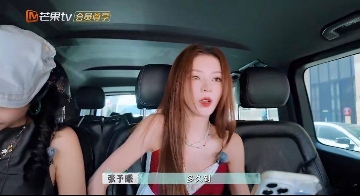 张予曦提供情绪价值力MAX 耐心+夸赞=神仙互拍！不断微调角度适配对方，暖心话语