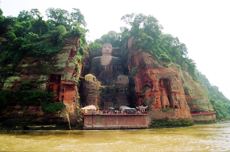 红尘游弋行佛心，自我渡化得福缘。