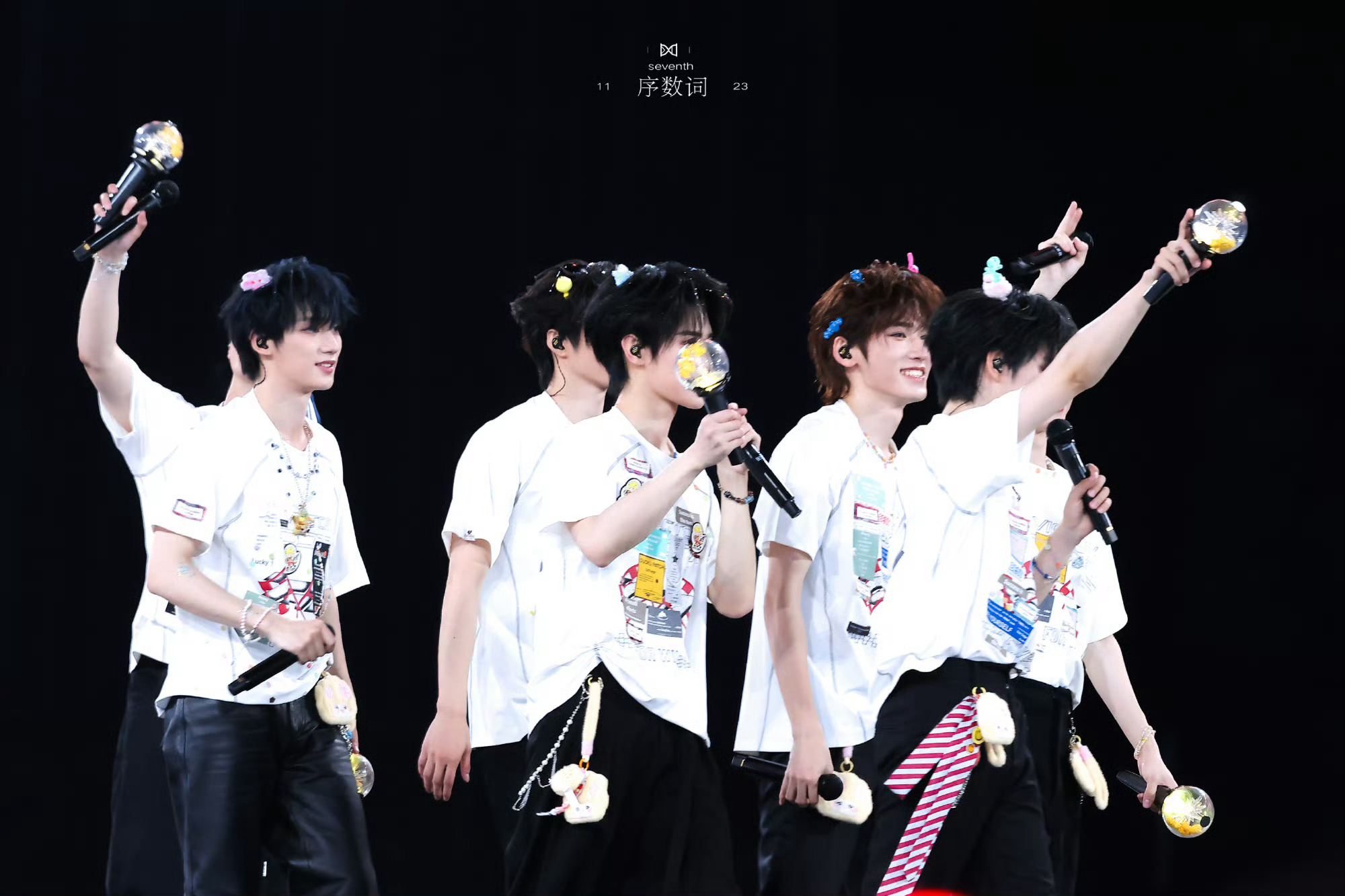 时代少年团演唱会应援法💛🖤什么⁉️这个内娱第一男团 不只唱跳俱全‼️还是【美
