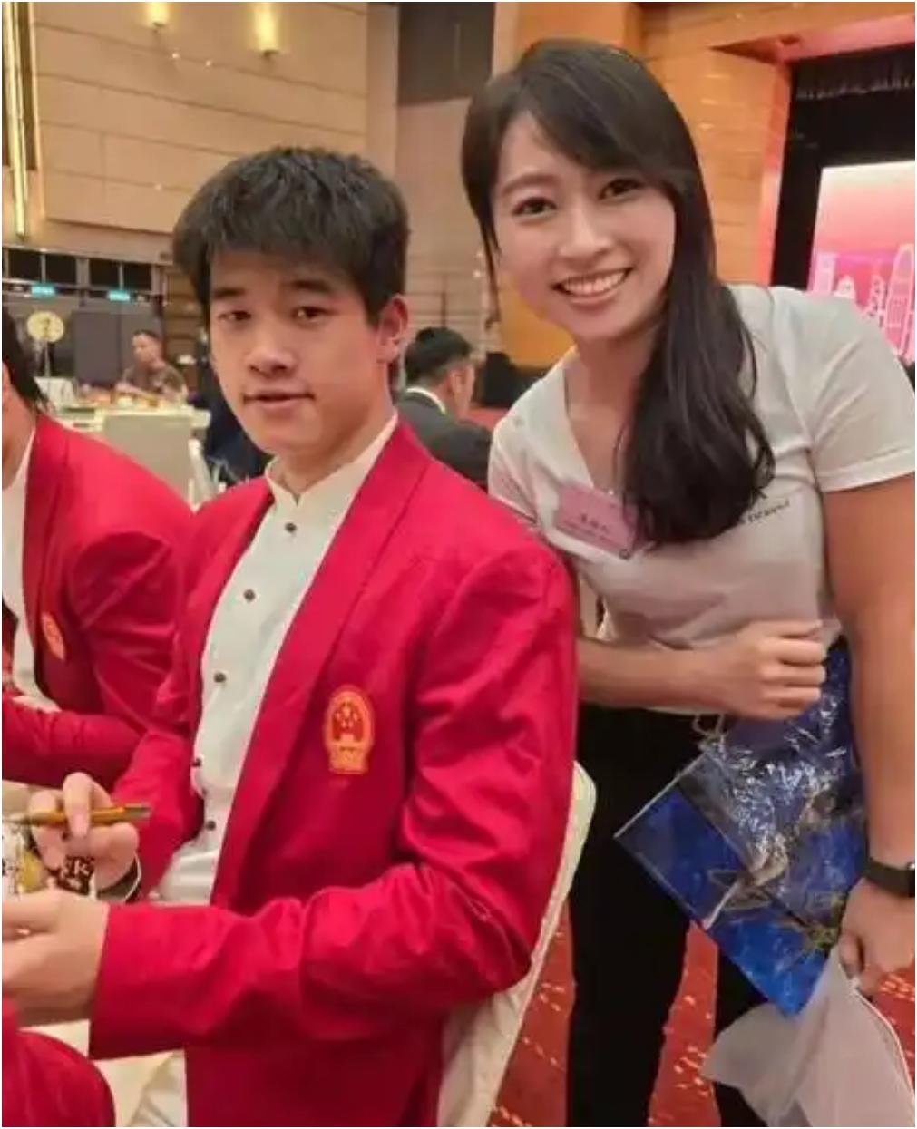 潘展乐今年游得慢了好多，全运会400米自由泳排第五。200米自由泳也才第三，成绩