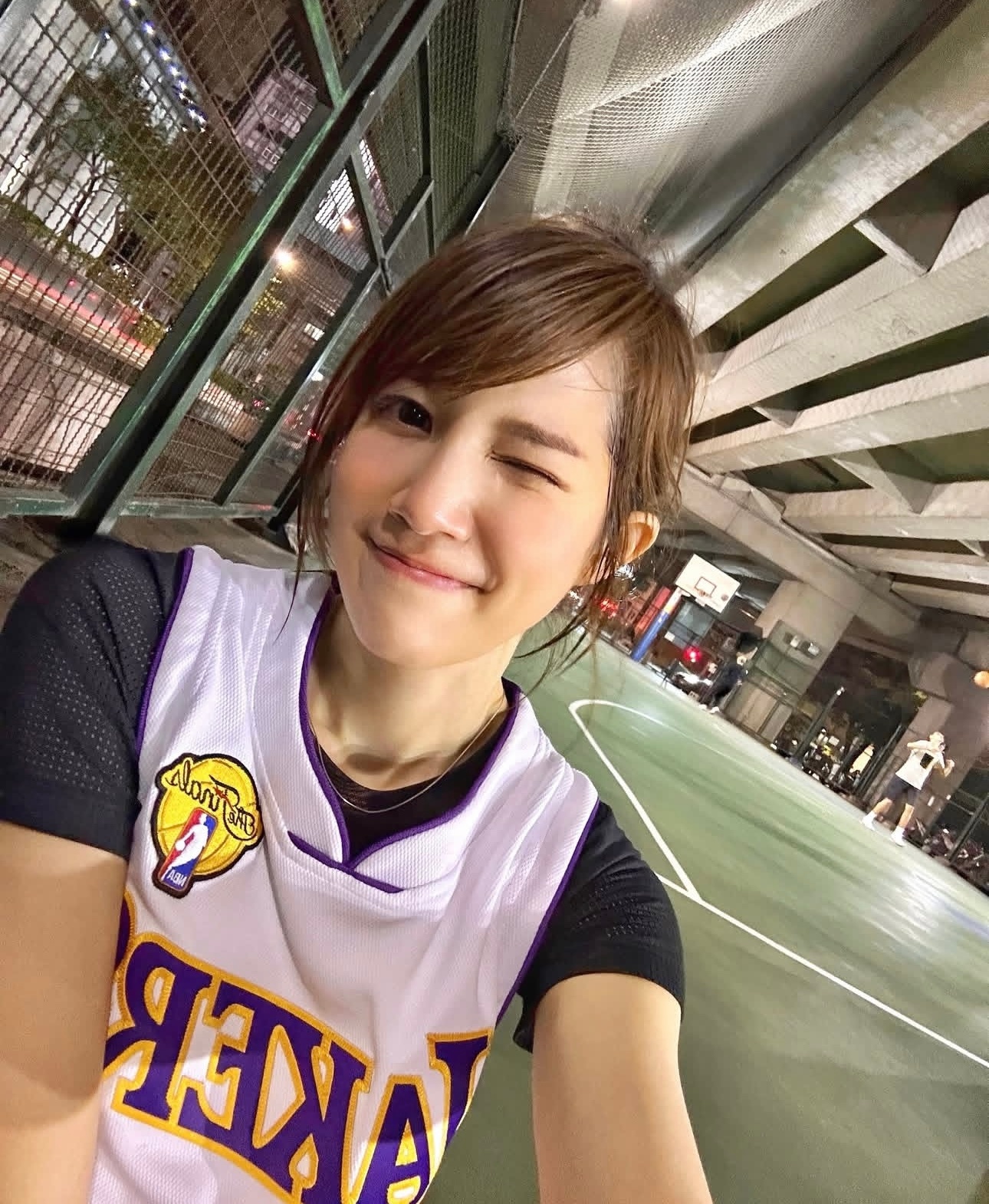 打篮球的女生篮天下中国香港女演员苏皓儿，翻版周慧敏？Images via  ch