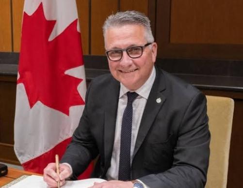 加拿大：已接到中方订单
今天凌晨，加拿大农业部长在受访时满面笑容地对着说道：“是