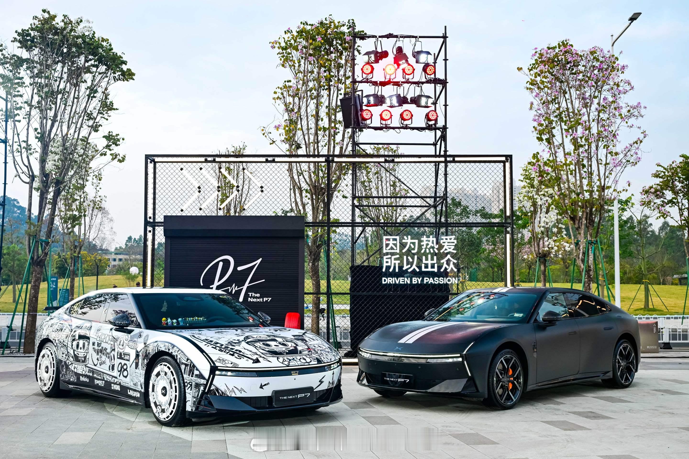 全新车色惊艳亮相，展车区潮范拉满～互动区全是P系巧思，还有超吸睛的痛车区！氛围感