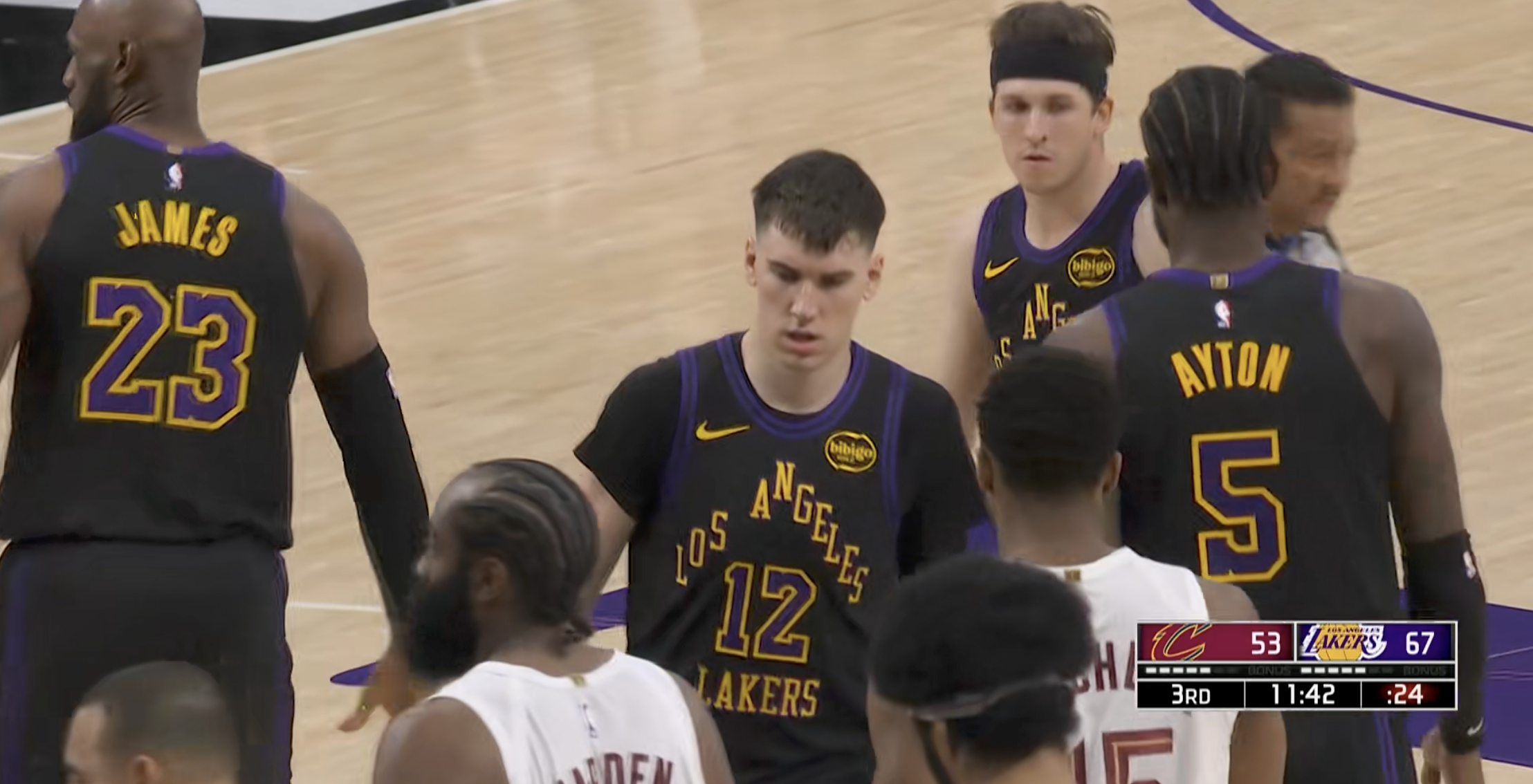 第三节开始，艾顿2+1！ 又是詹姆斯的助攻！骑士vs湖人