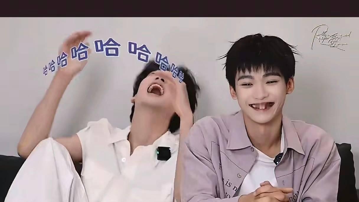 田栩宁是不是再也看不到他这么全身心发自内心的笑了😭 ​​​