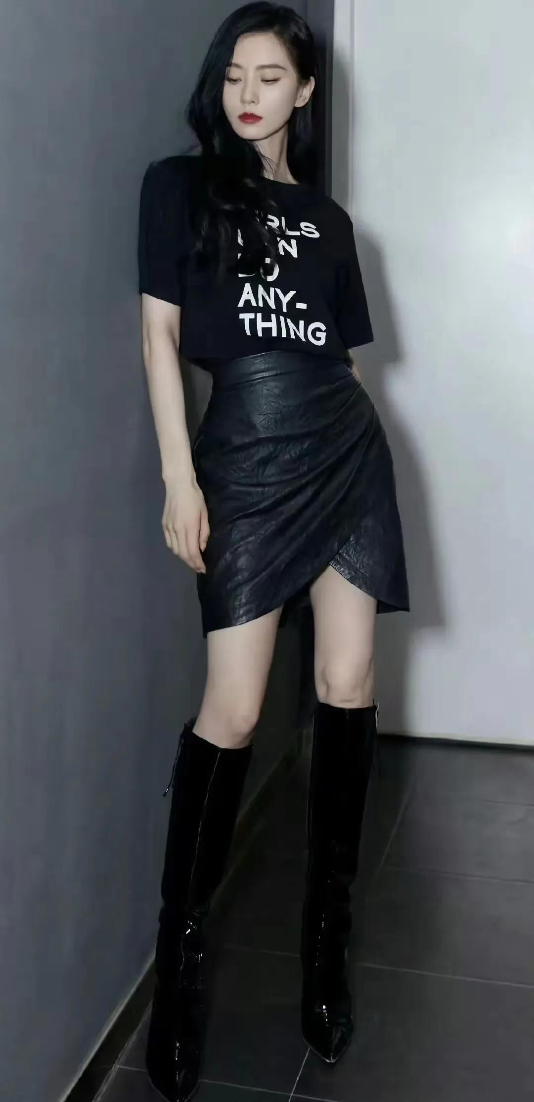 这腿也太细了吧！刘诗诗的腿在圈内是出了名的好看。她的腿不仅又直又长，而且特别细，
