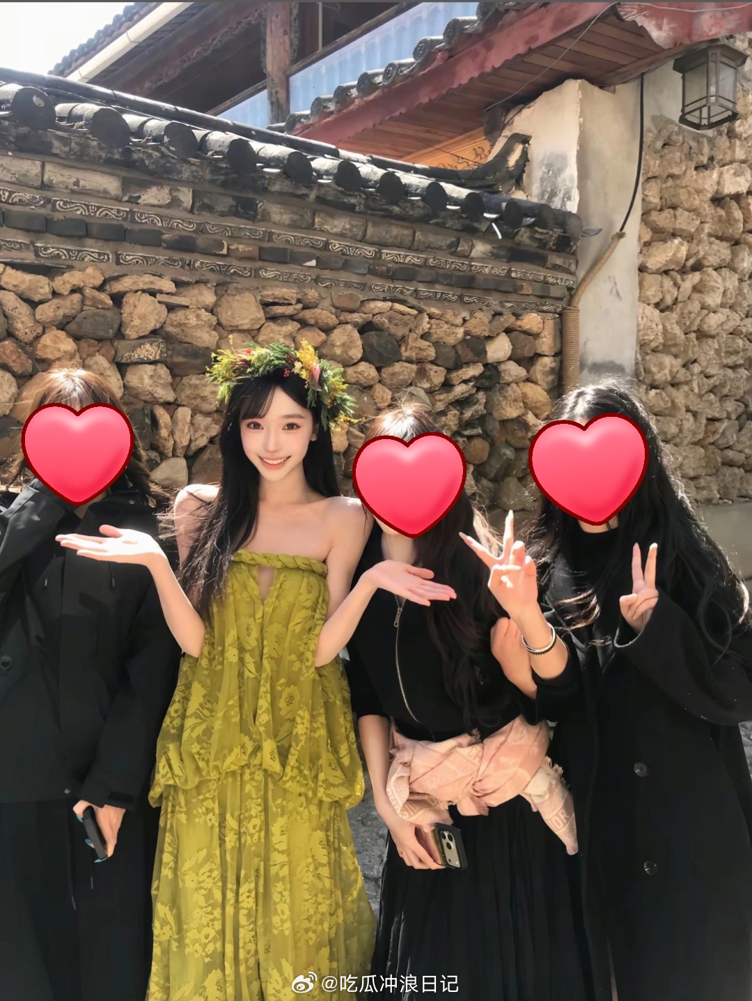 突然get到易梦玲了 有网友在丽江偶遇易梦玲还发了合照，天易梦玲真的太漂亮了，是